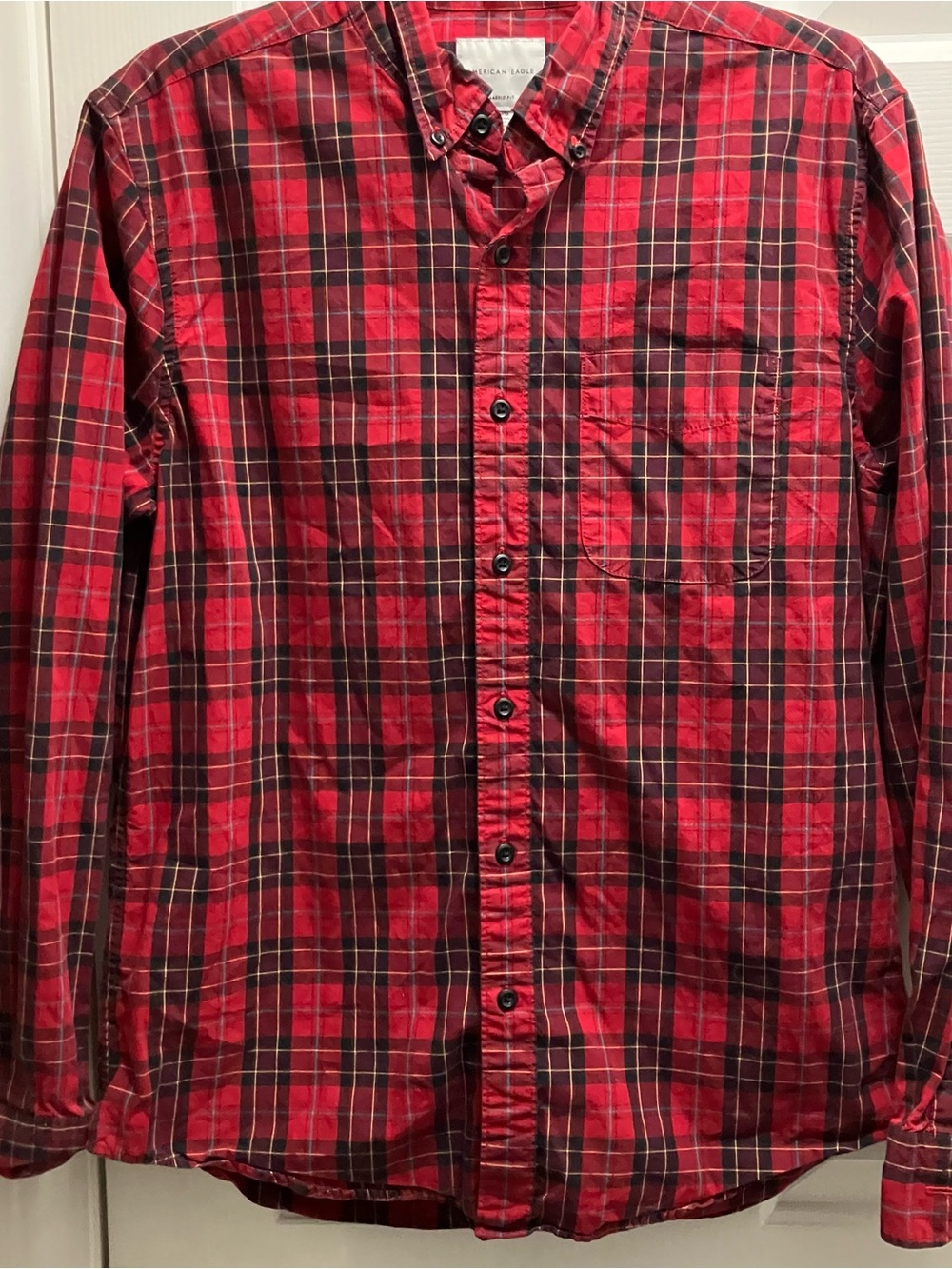 American Eagle Red and Black Plaid Cotton Button Up Shirt Mens size M